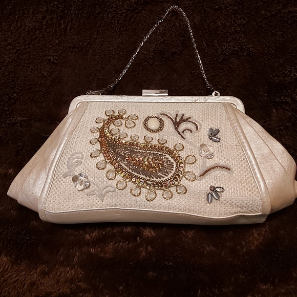 Handbags - 💢SOLD💢Vintage purse . beige long and shorter chain straps